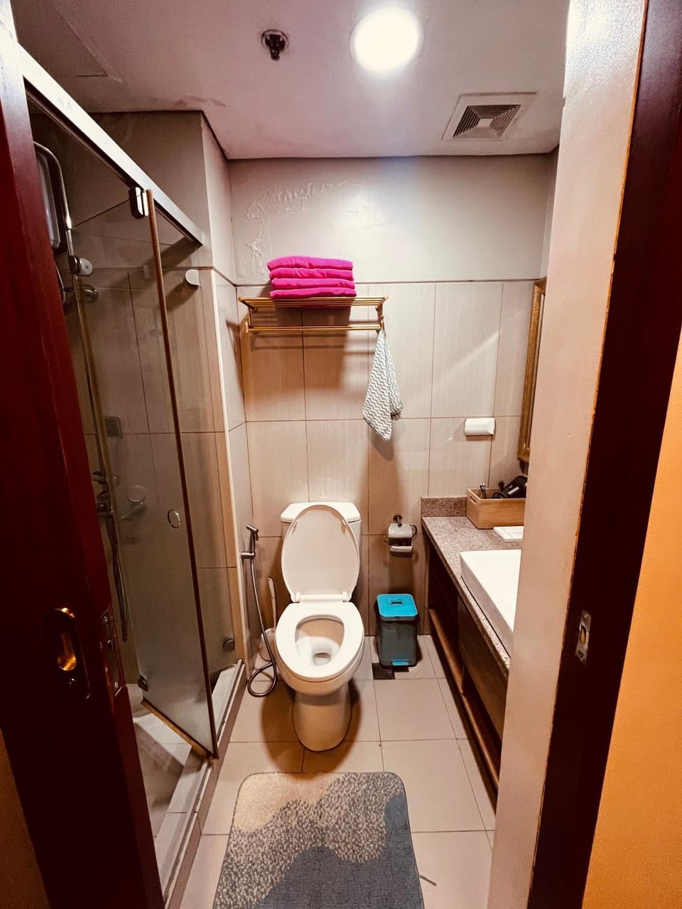 Tiffany Room At Shell Residences Apartment in Pasay