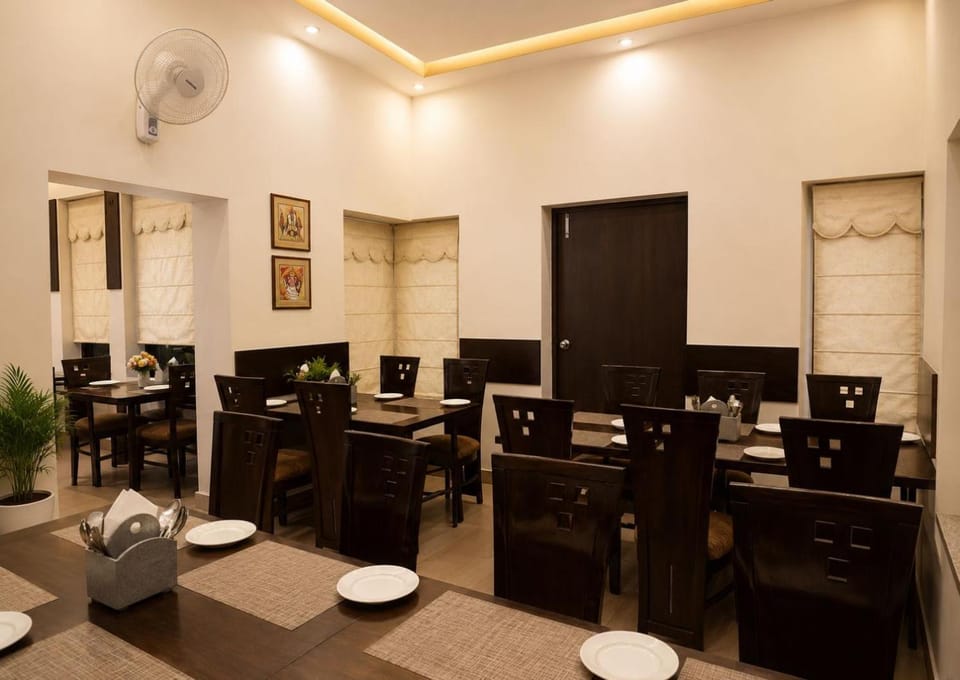 Banquet/Function facilities, Seating area, air conditioner