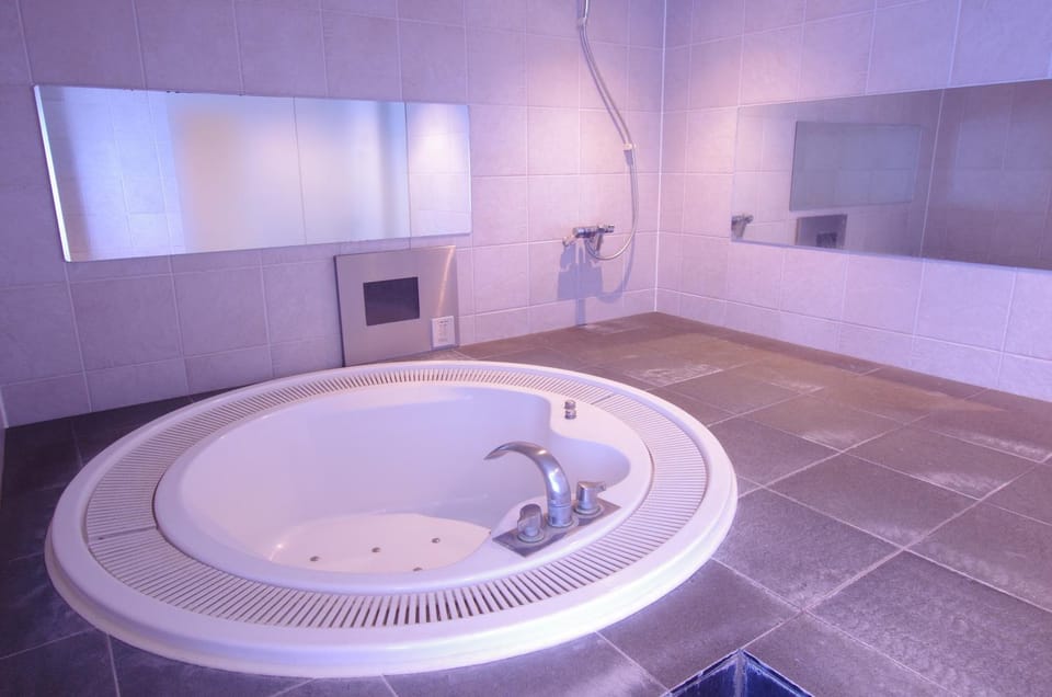 Bathroom, Photo of the whole room