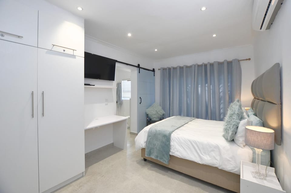 Bedroom, air conditioner