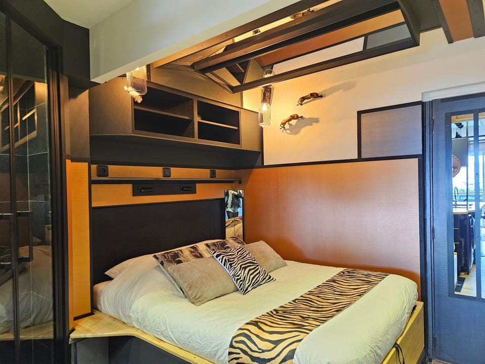 Bed, Bedroom