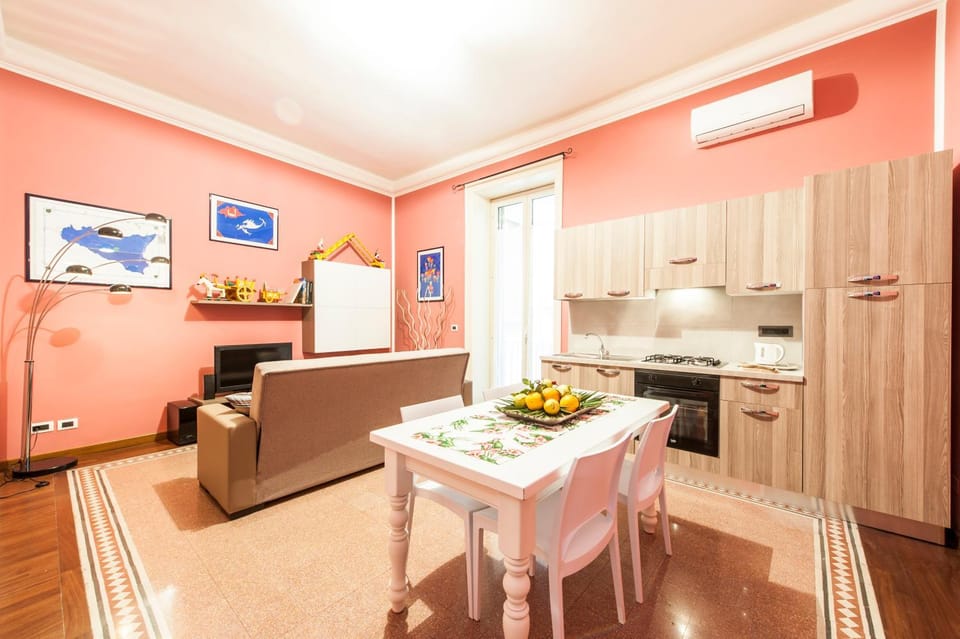 Kitchen or kitchenette, Living room