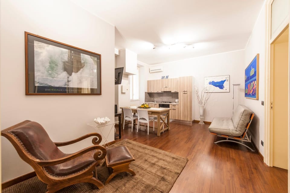 Kitchen or kitchenette, Living room, Seating area