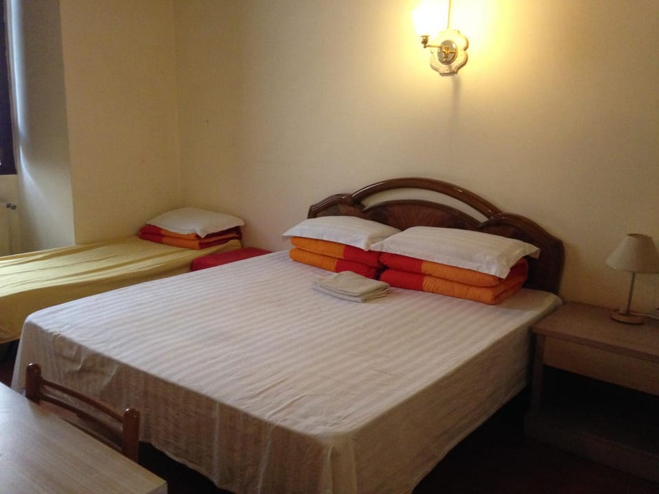 Botel Inn Bed and Breakfast in Rome