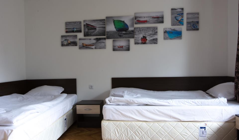 Guest Rooms Old Captain Hostel in Burgas