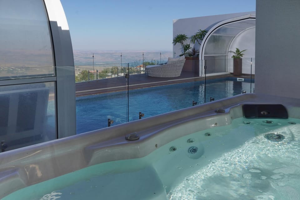 Natural landscape, Hot Tub, Pool view, Swimming pool