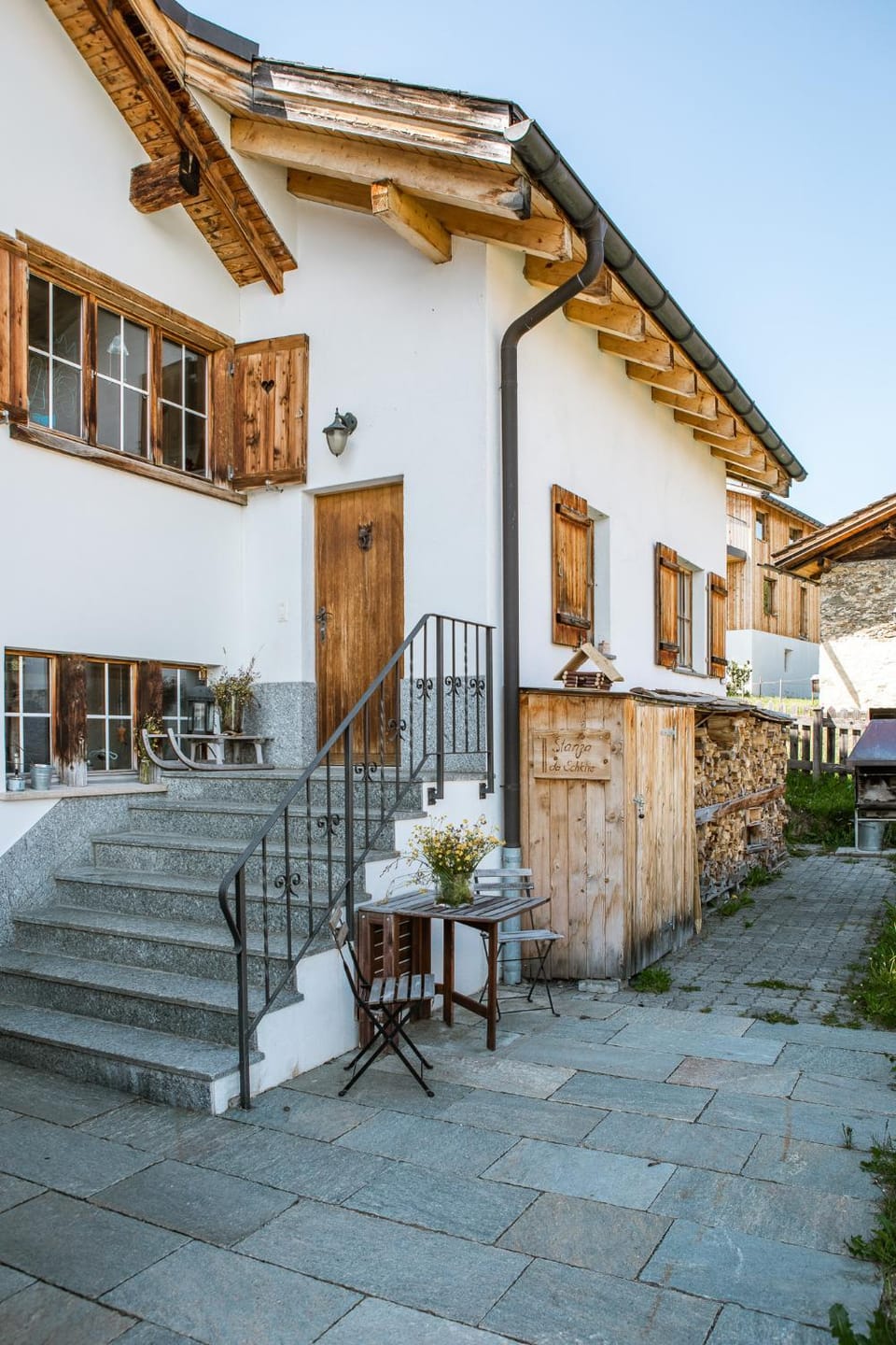 Property building, Patio, Facade/entrance