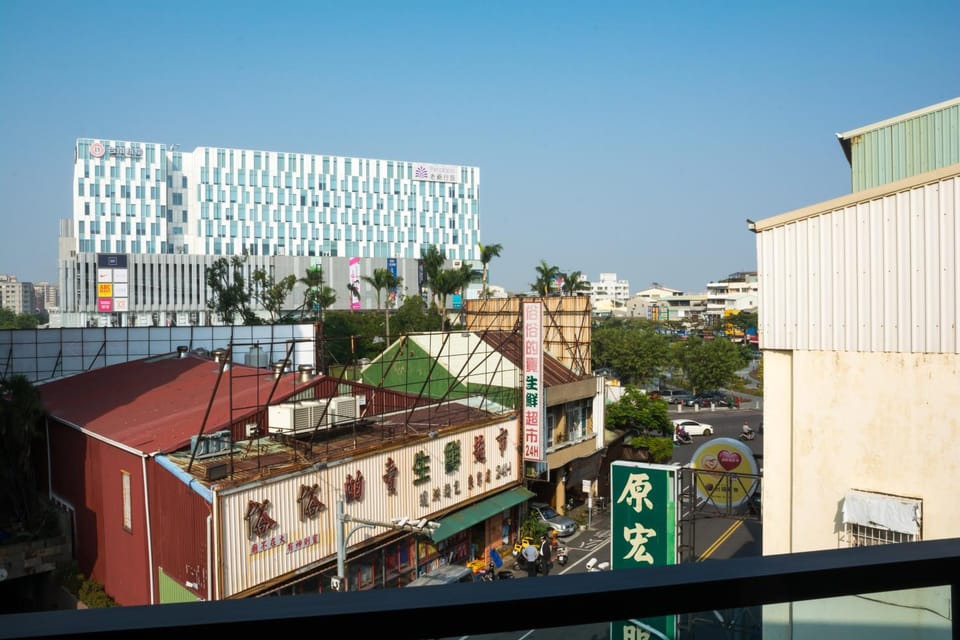 Off site, City view, Supermarket/grocery shop