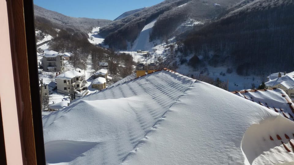 Bedroom, Mountain view