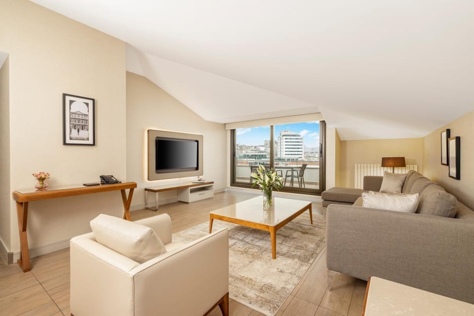 Communal lounge/ TV room