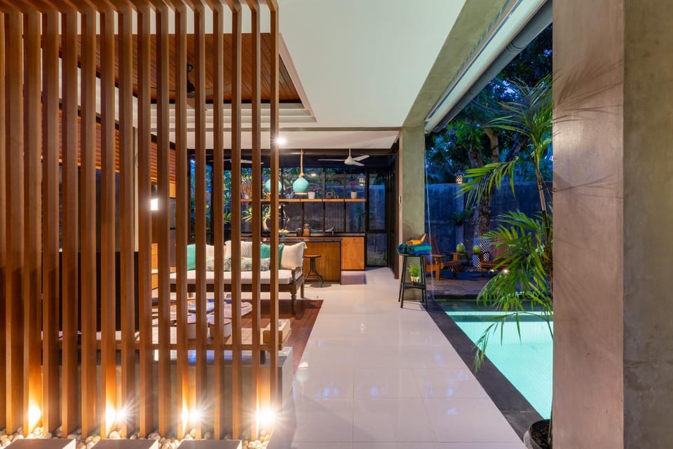 TV and multimedia, Coffee/tea facilities, Kitchen or kitchenette, Living room, Seating area, Swimming pool, sunbed