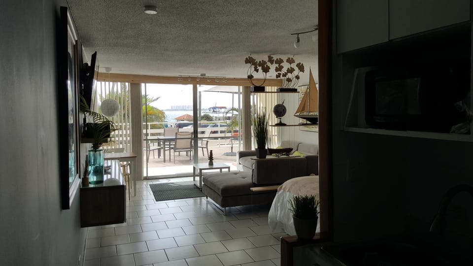 Living room, Photo of the whole room