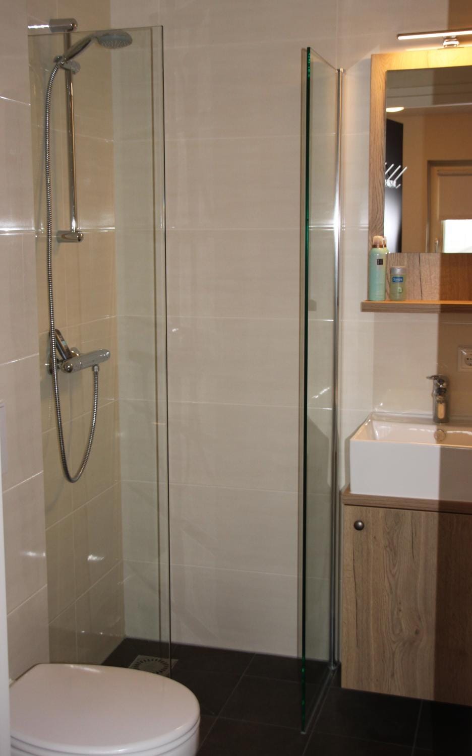 Shower, Bathroom, Decorative detail