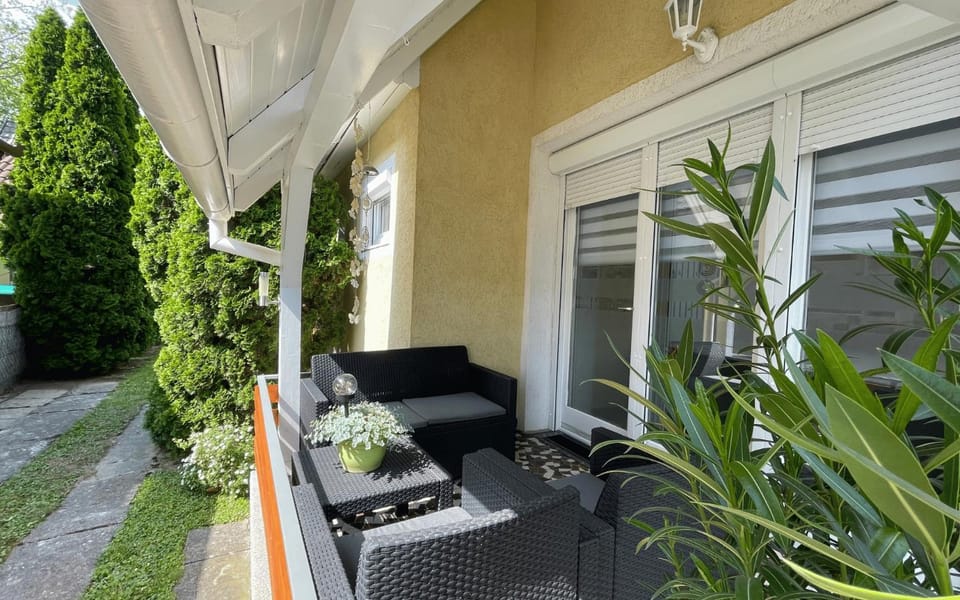 Facade/entrance, Balcony/Terrace