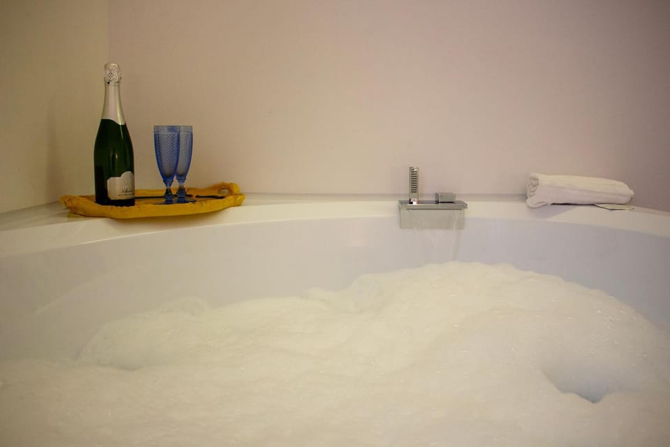 Hot Tub, Hot Tub
