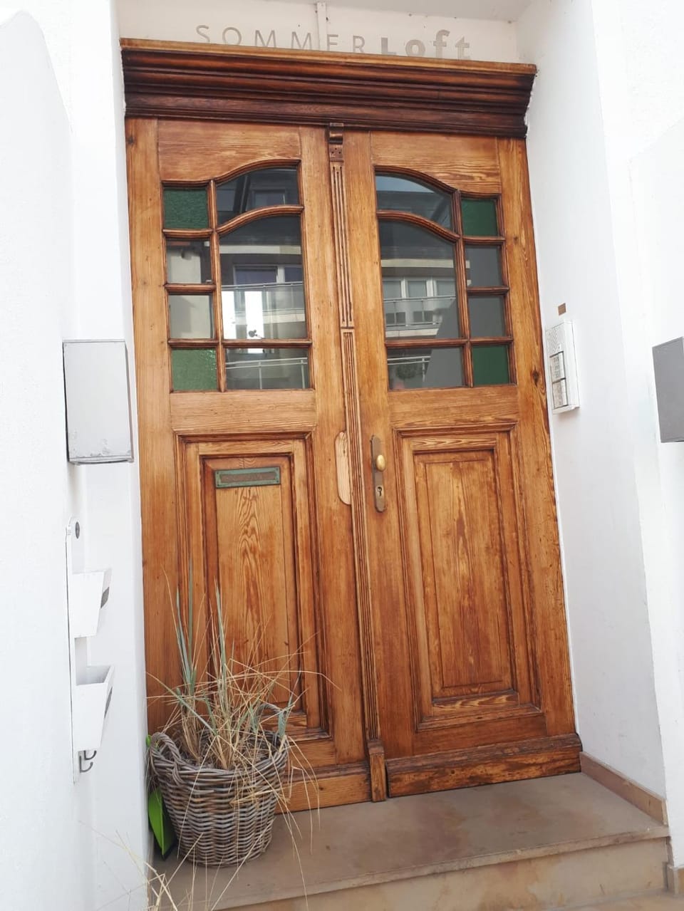 Facade/entrance