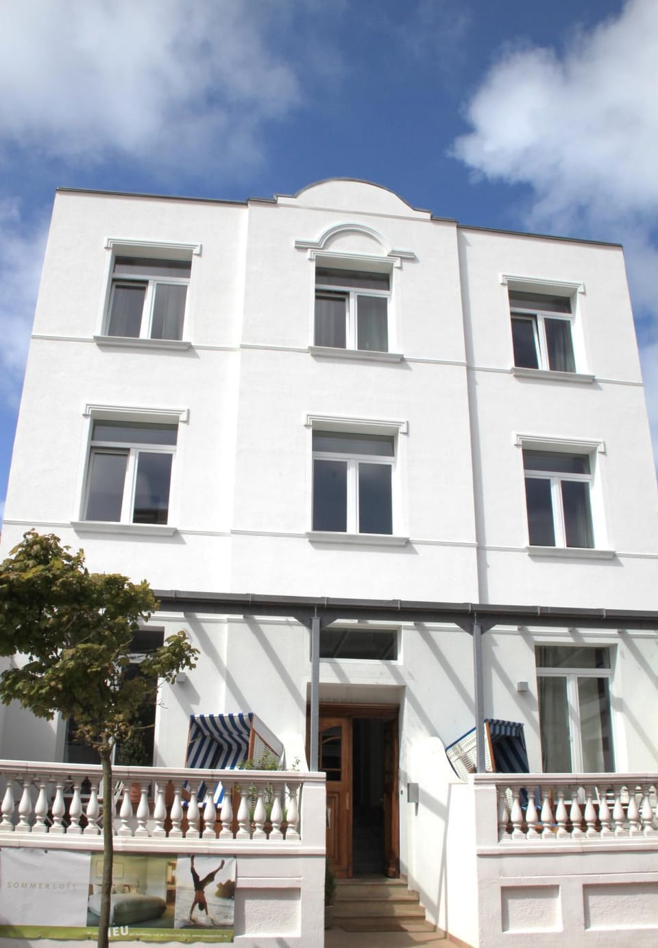 Facade/entrance