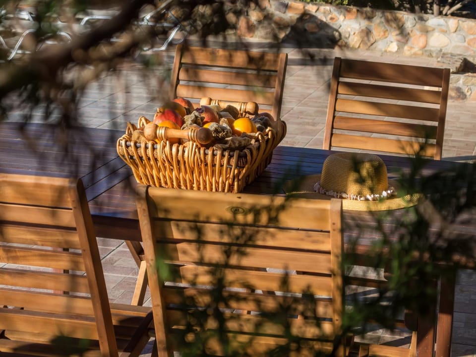 BBQ facilities, Seating area
