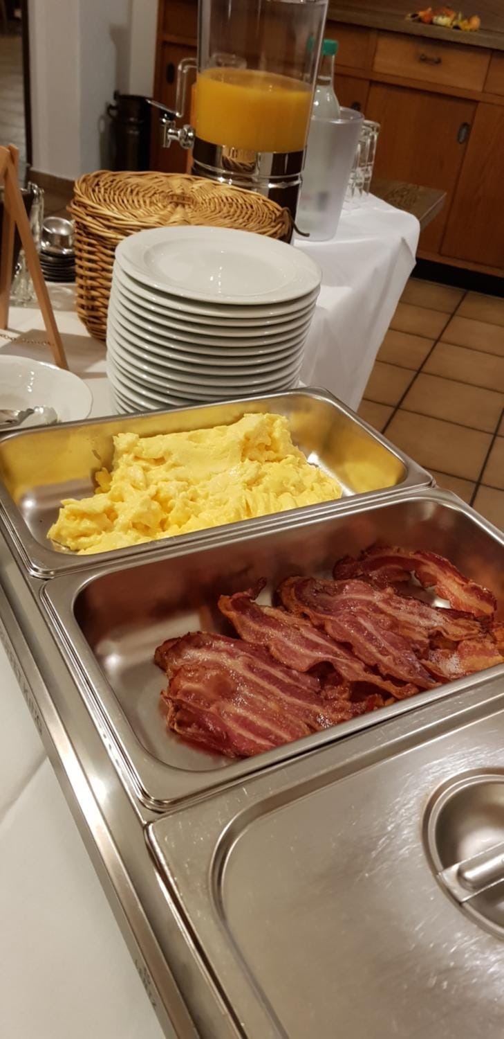 Meals, Buffet breakfast