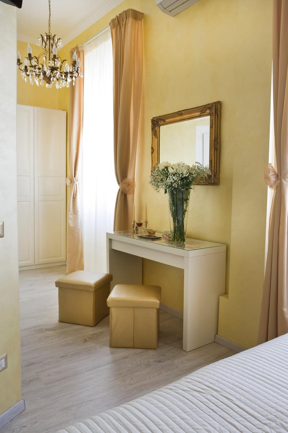 Photo of the whole room