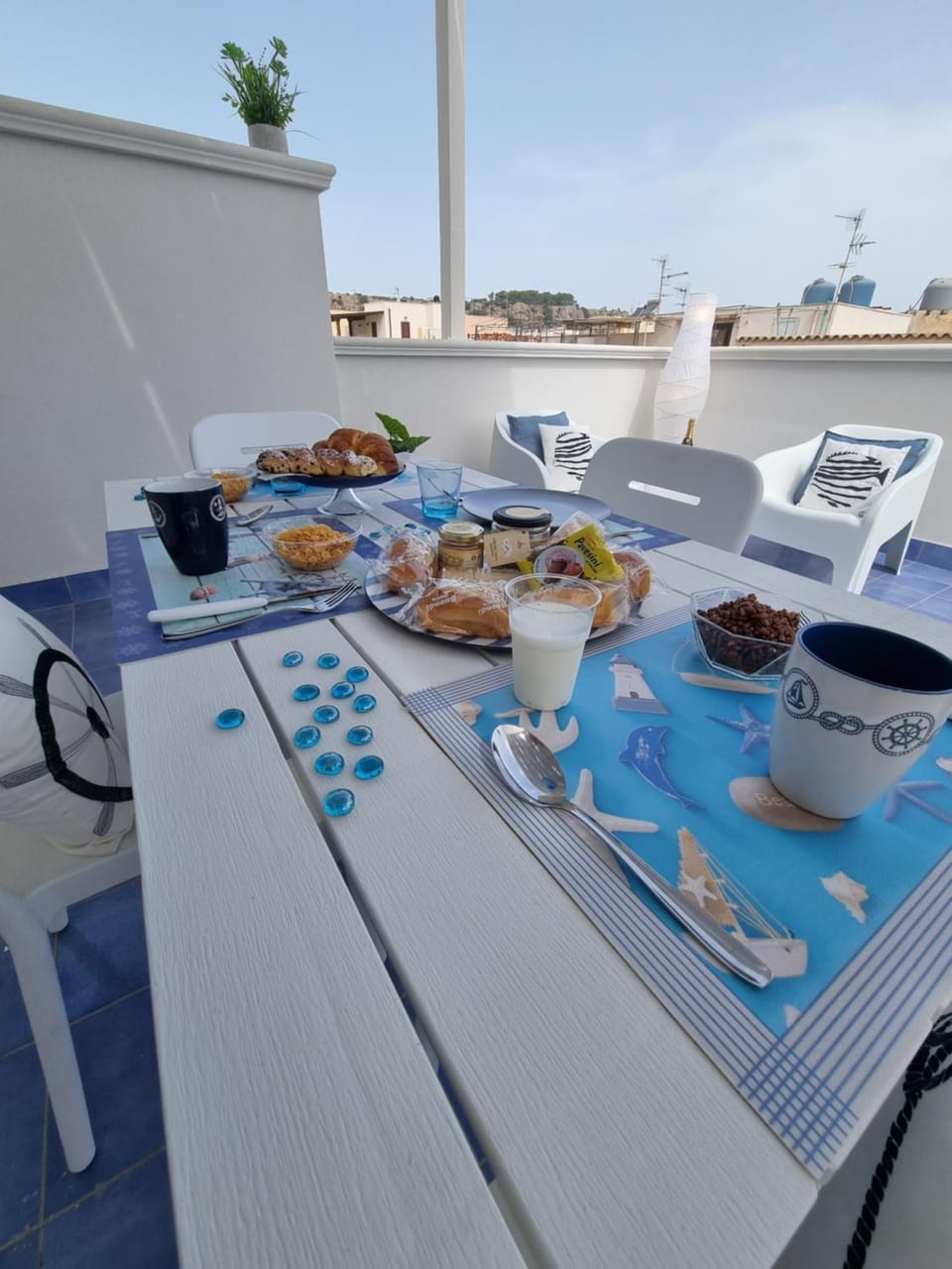 Coffee/tea facilities, View (from property/room), Balcony/Terrace, Food and drinks, Dining area, Breakfast, Continental breakfast, Dinner, Drinks