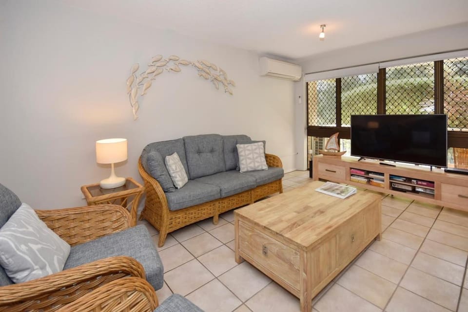 20 Steps to the Sand! Apartment in Sunshine Coast