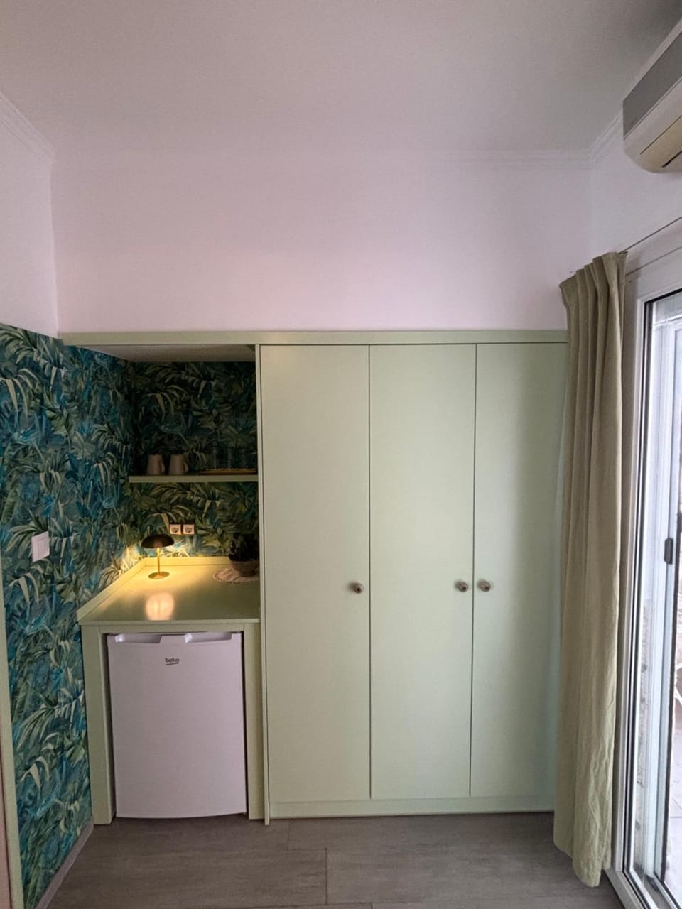 T H E BERLIN Studios and Suites Apartment in Decentralized Administration of Macedonia and Thrace