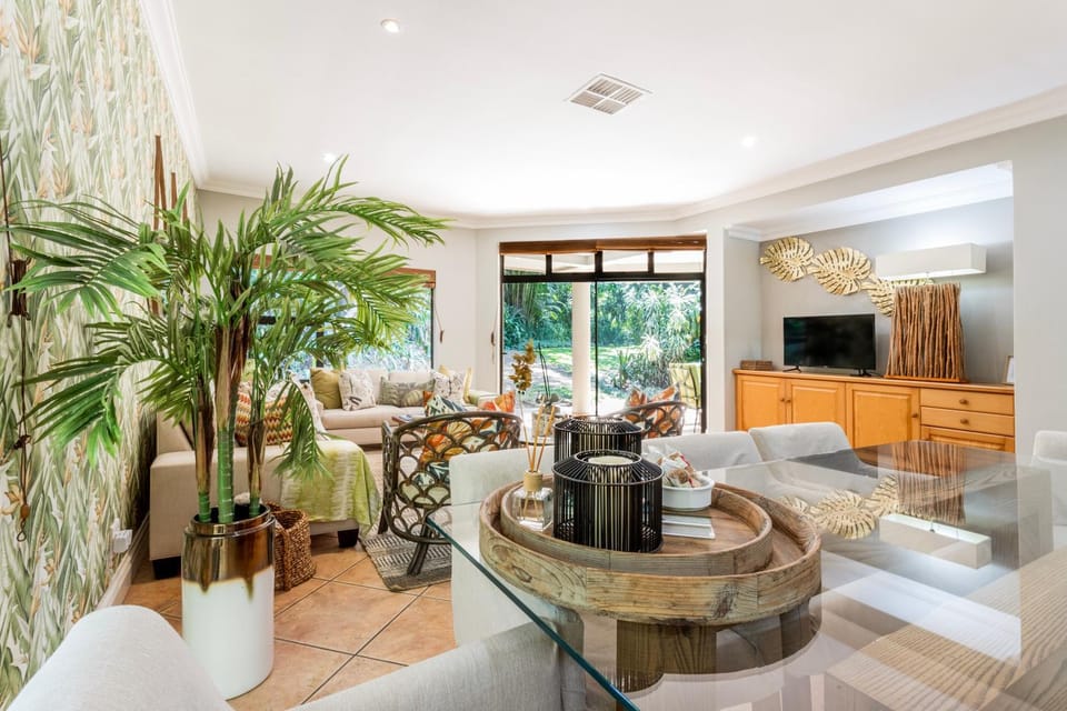 Communal lounge/ TV room, TV and multimedia, Living room, Seating area