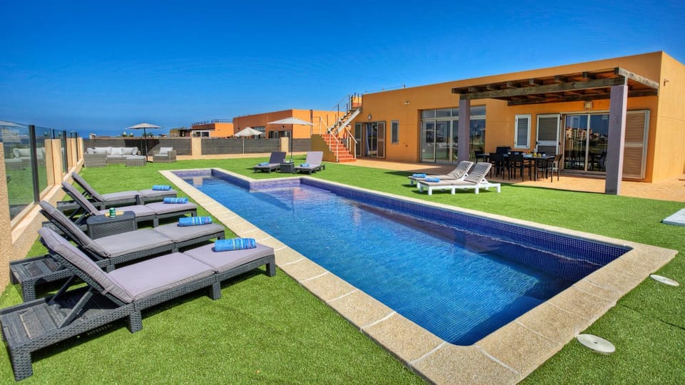 Villa Birdie House in Maxorata