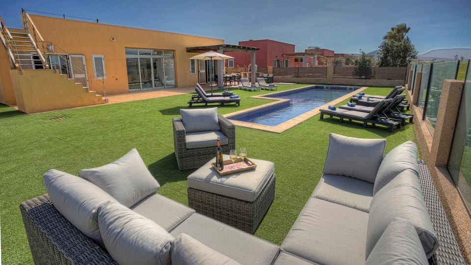 Villa Birdie House in Maxorata