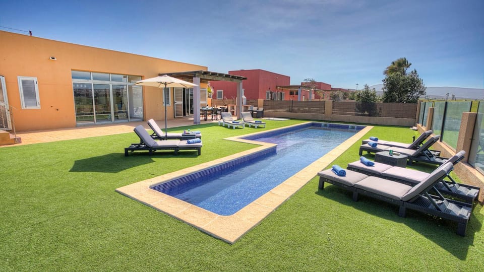 Villa Birdie House in Maxorata
