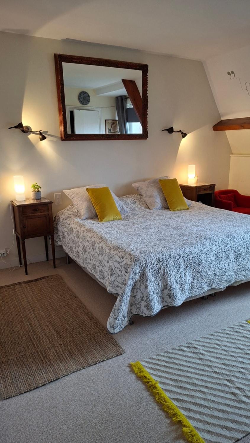 Bed, Photo of the whole room, Bedroom