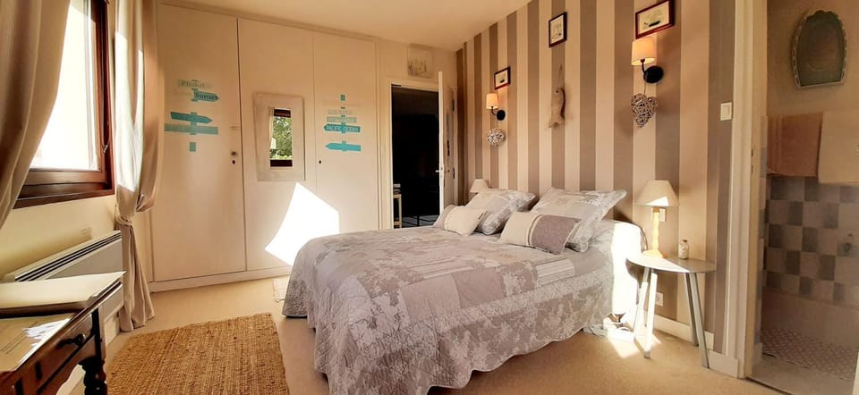 Bed, View (from property/room)