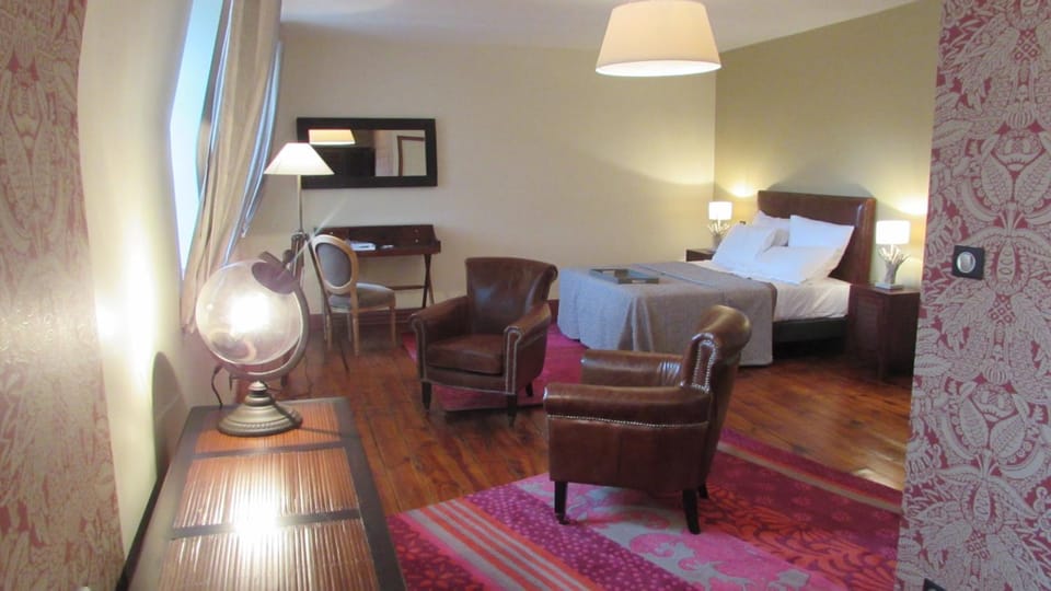 Shower, Toilet, Patio, Nearby landmark, Staff, Staff, Staff, Restaurant/places to eat, Restaurant/places to eat, Facade/entrance, Spring, Bed, Off site, People, People, People, Neighbourhood, Natural landscape, Activities, Activities, Winter, Summer, Fishing, Horse-riding, Ski School, Skiing, Bathroom, TV and multimedia, Coffee/tea facilities, View (from property/room), View (from property/room), Lounge or bar, Other, Other, Other, Photo of the whole room, Decorative detail, Seating area, Tennis court, Hiking, Cycling, Bedroom, Autumn, On site, Guests, Guests, Guests, City view, City view, Landmark view, Landmark view, Mountain view, Mountain view, Street view, Street view, Area and facilities, Area and facilities, Area and facilities, Supermarket/grocery shop, Swimming pool, Sports, Entertainment, Meals, Continental breakfast, Lunch, Dinner, Drinks, Alcoholic drinks, Non alcoholic drinks, Location, children, children, children, young children, young children, young children, older children, older children, older children, group of guests, group of guests, group of guests, cot, Family, Family, Family