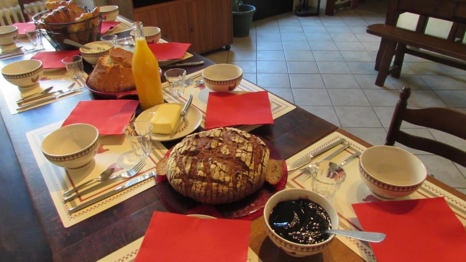 Shower, Toilet, Patio, Nearby landmark, Staff, Staff, Staff, Restaurant/places to eat, Restaurant/places to eat, Facade/entrance, Spring, Bed, Off site, People, People, People, Neighbourhood, Natural landscape, Activities, Activities, Winter, Summer, Fishing, Horse-riding, Ski School, Skiing, Bathroom, TV and multimedia, Coffee/tea facilities, View (from property/room), View (from property/room), Lounge or bar, Food and drinks, Other, Other, Other, Decorative detail, Decorative detail, Seating area, Tennis court, Hiking, Cycling, Bedroom, Autumn, On site, Guests, Guests, Guests, City view, City view, Landmark view, Landmark view, Mountain view, Mountain view, Street view, Street view, Area and facilities, Area and facilities, Area and facilities, Supermarket/grocery shop, Swimming pool, Sports, Entertainment, Continental breakfast, Continental breakfast, Drinks, Alcoholic drinks, Non alcoholic drinks, Non alcoholic drinks, Location, children, children, children, young children, young children, young children, older children, older children, older children, group of guests, group of guests, group of guests, cot, Family, Family, Family