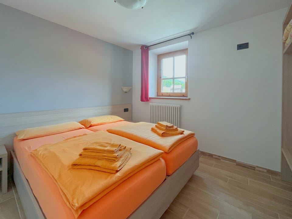 Bedroom, towels