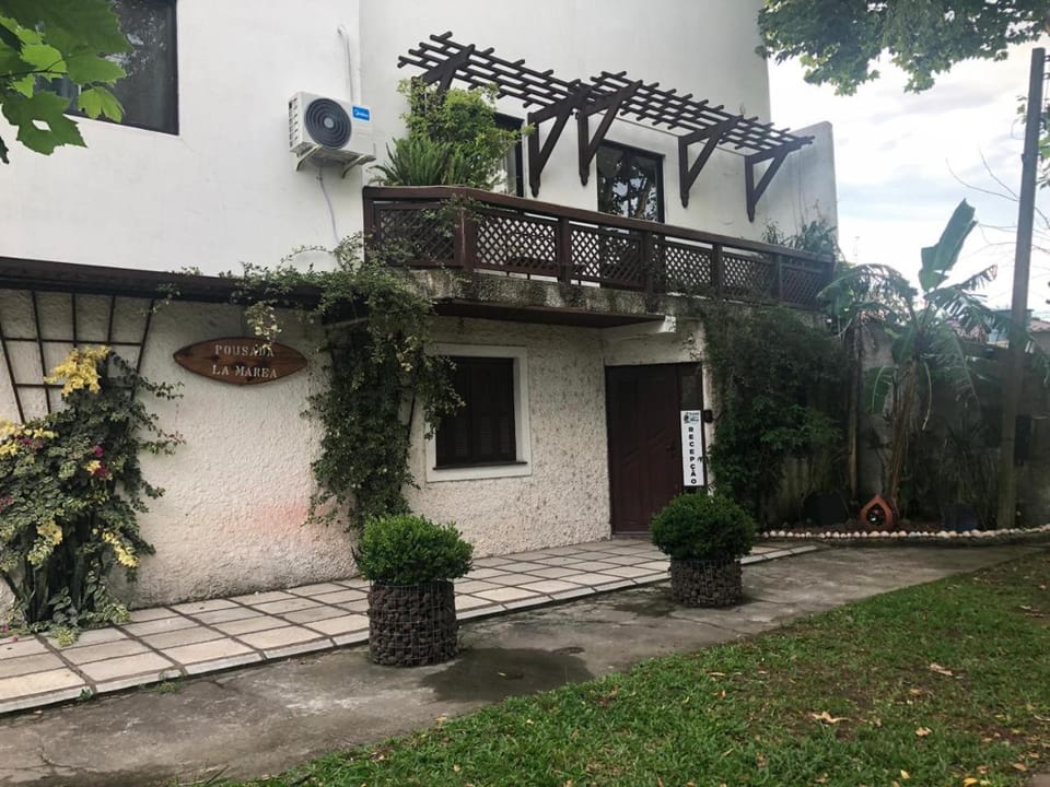 Property building, Facade/entrance, Garden, Garden view