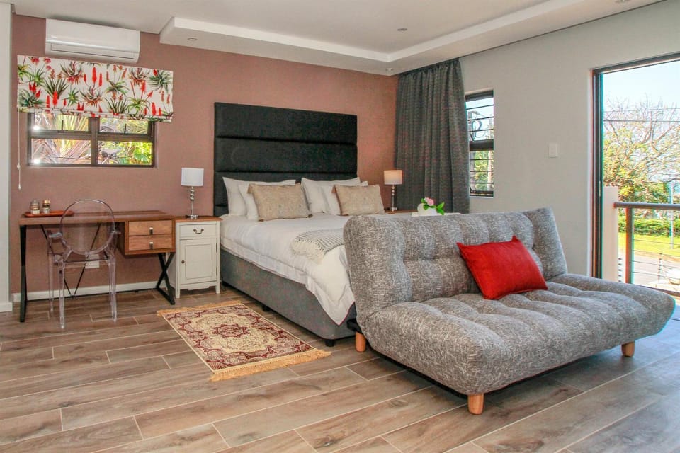 Bed, Decorative detail, Seating area