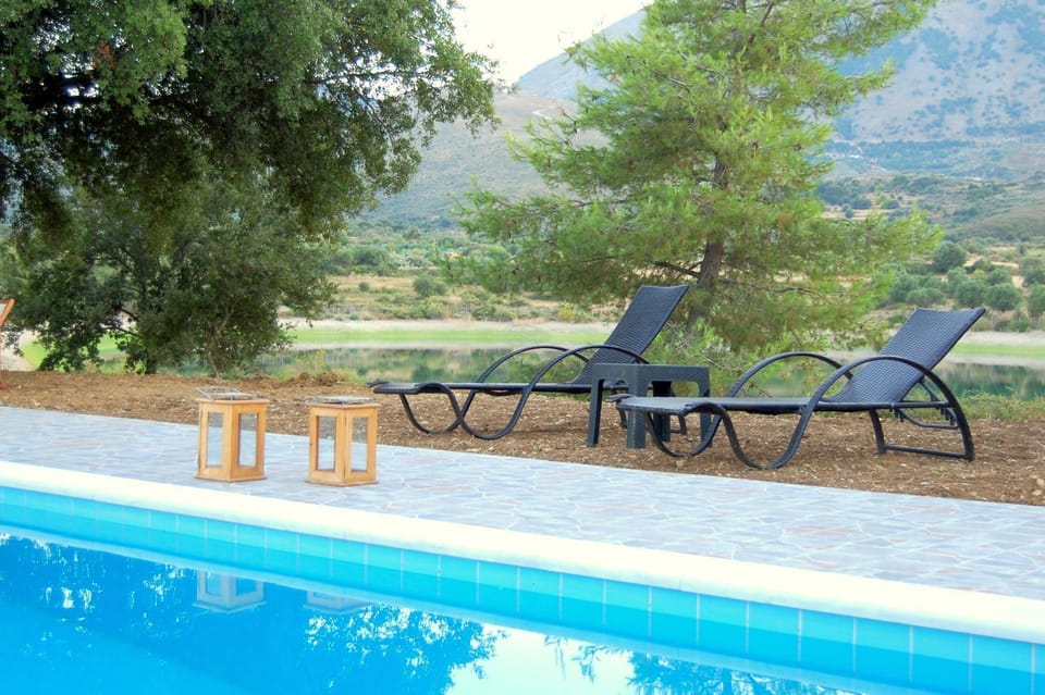 Lake view, Mountain view, Swimming pool, Swimming pool