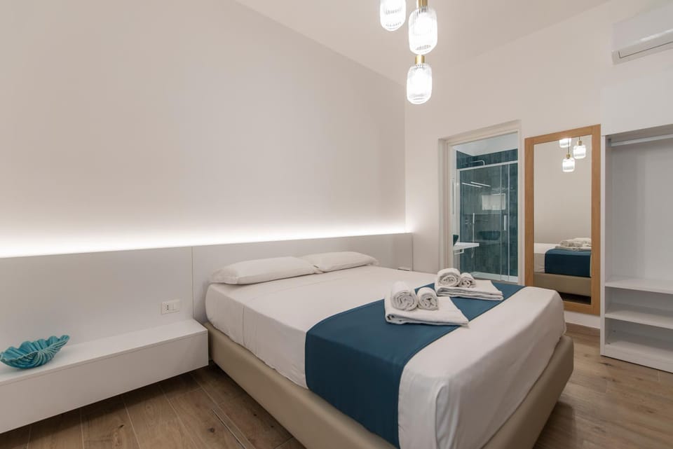 Bed, Bedroom, locker
