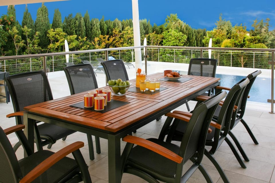 Patio, Day, View (from property/room), Balcony/Terrace, Food and drinks, Seating area, Dining area, Food