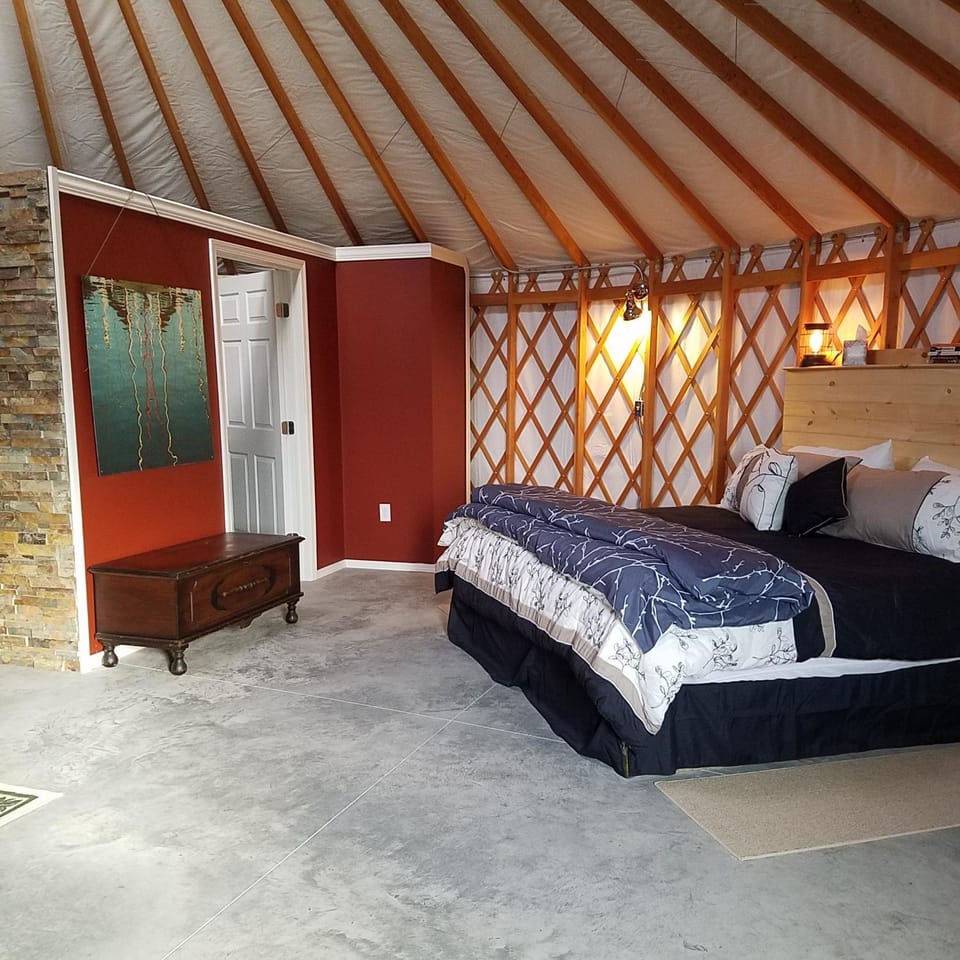 Yale Manor B&B & Yurt Glamping Bed and Breakfast in Varick