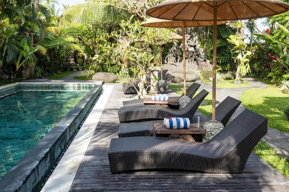 Pool view, Swimming pool, sunbed