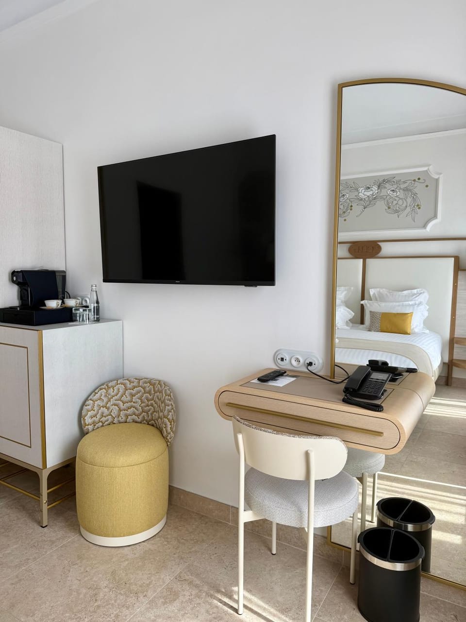 TV and multimedia, Seating area, Bedroom, minibar
