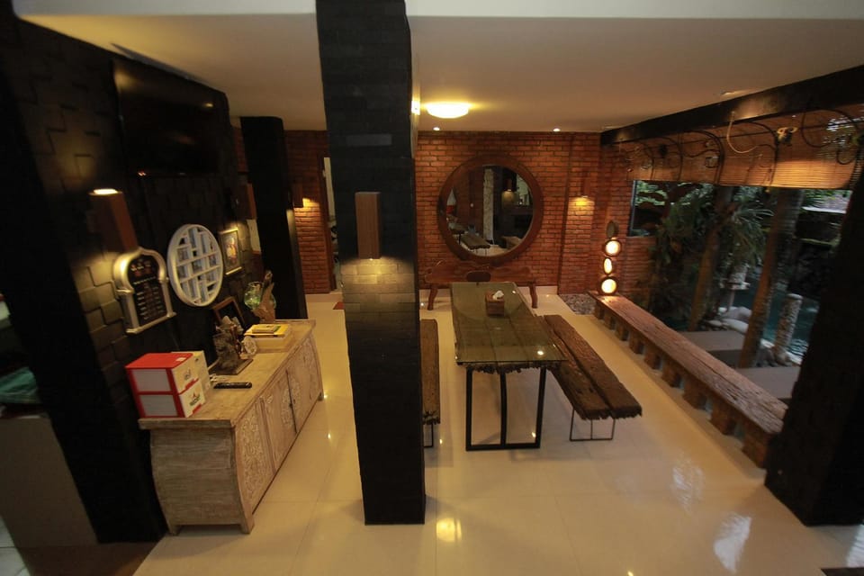 Living room, Pool view
