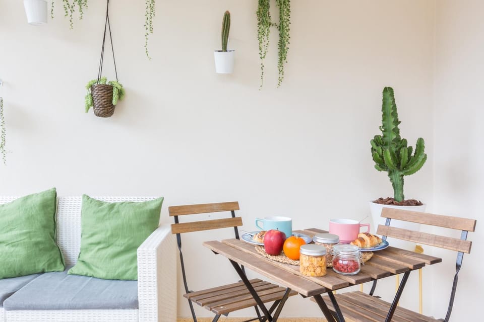 Balcony/Terrace, Decorative detail, Dining area