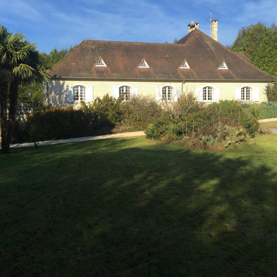 Facade/entrance, Garden view