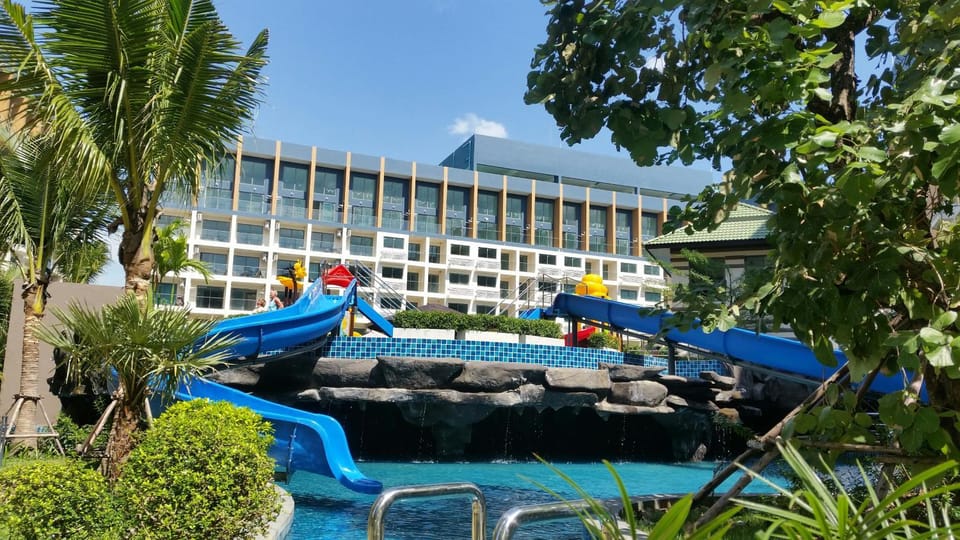 Property building, Garden, Fitness centre/facilities, Swimming pool