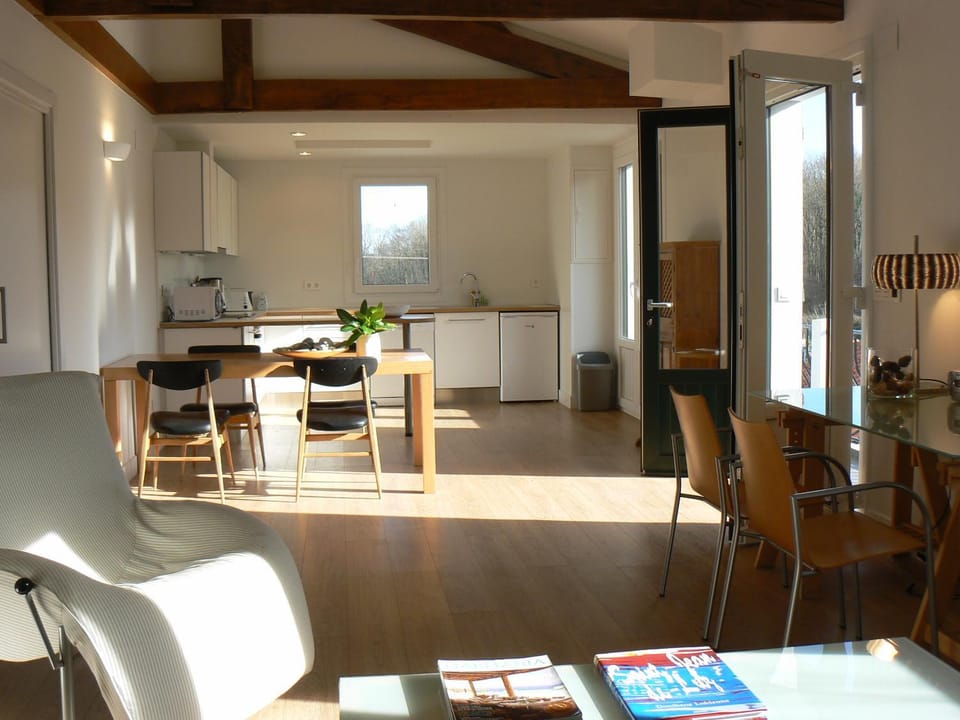 Kitchen or kitchenette, Living room