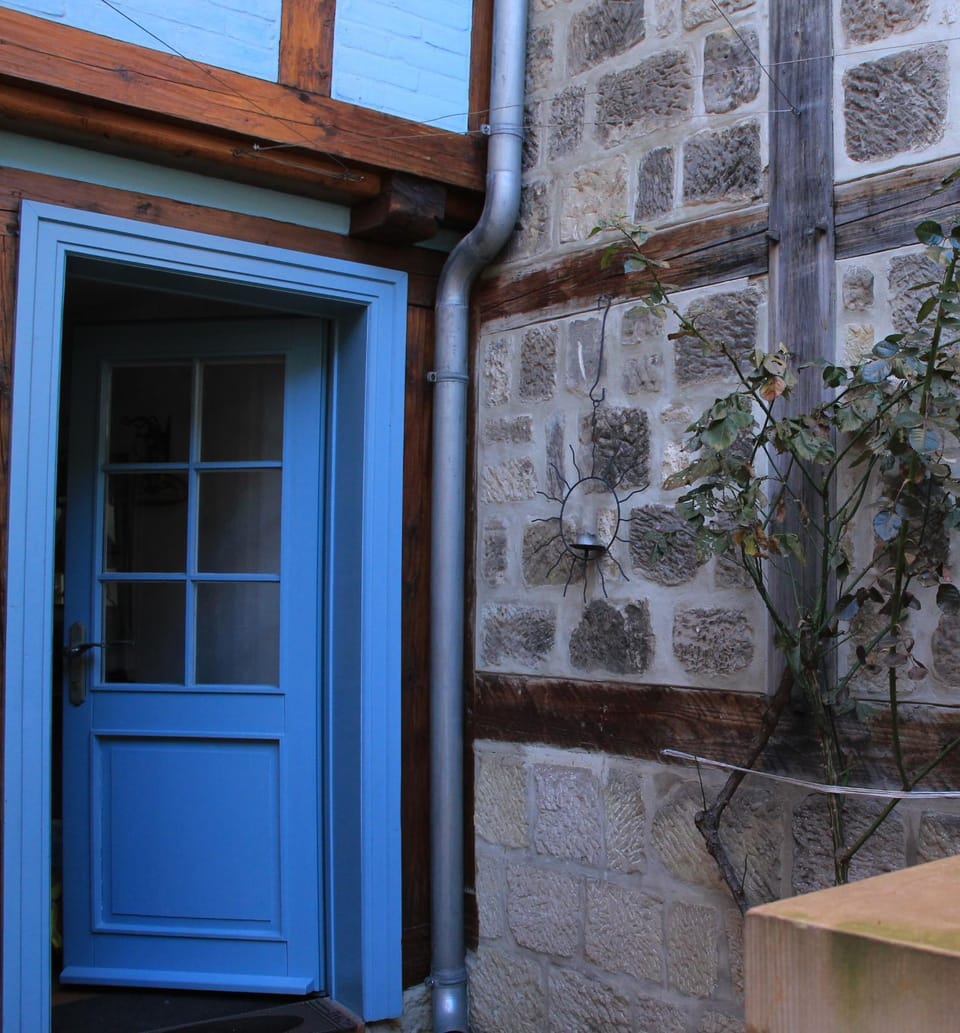 Facade/entrance, Balcony/Terrace